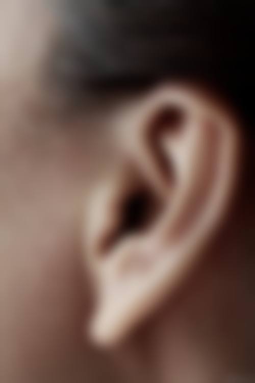 齐齐哈尔艾格医疗美容门诊部配备了现代化的医疗设备。激光美容仪器可以用于多种美容项目，比如激光脱毛、激光溶脂等。它的优势在于能够精细地作用于目标部位，治疗成效显著，而且对周围组织的损伤较小。微创整形设备则让整形手术更加精细、安心，减少了手术的创伤和修复时间。皮肤检测仪可以全方面检测皮肤的状况，包括皮肤的水分含量、油脂分泌、色素沉着等，医生可以根据检测结果为顾客制定更加精细的皮肤护理方案。