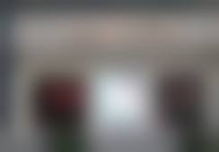 郑州妍琳医疗美容门诊部（二七妍琳医疗美容门诊部）是一家正规的私立医美机构。它成立于2016年，具备合法的运营资质。在多年的经营中，一直遵循相关的医疗规范和法律法规，致力于为顾客提供安心、可靠的医美服务。从医院的规模来看，1000多平米的医疗面积，10多间豪华VIP病房和3间标准超洁净手术室，都显示出其具备一定的实力和正规性。并且，医院配备了精良的硬件设施，这也是正规医院的重要体现。